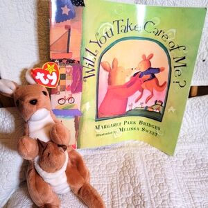 Kangaroo and Joey: plush and book